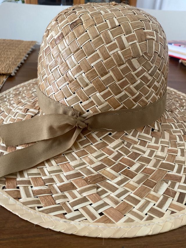 Sombrero de paja tejido