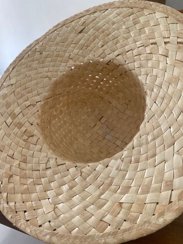 Sombrero de paja tejido