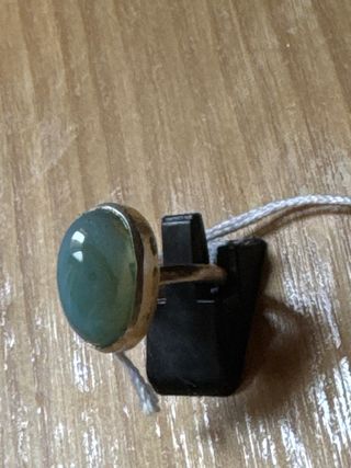 Anillo artesanal piedra azul claro natural