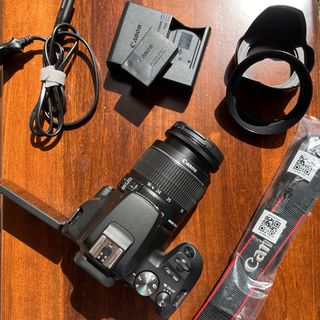 Canon 250D + obiettivo kit
