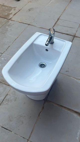 pila + pedestal + bidé + grifería Marca GALA