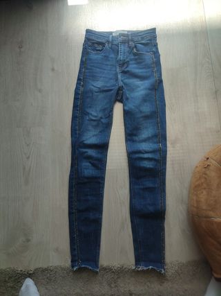 Pantalón vaquero Stradivarius azul skinny