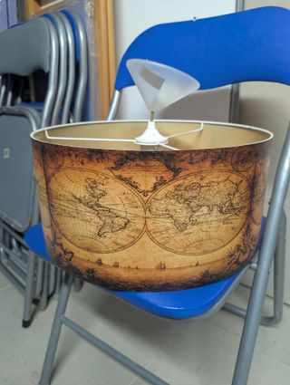 Lámpara de techo con mapa del mundo