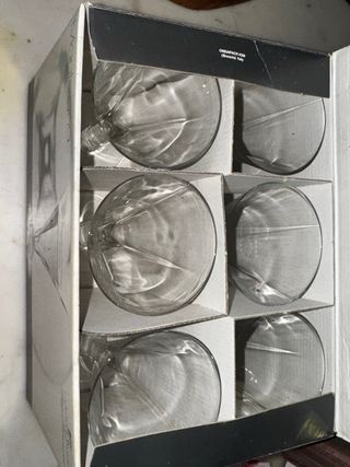 Bicchieri in vetro trasparenti