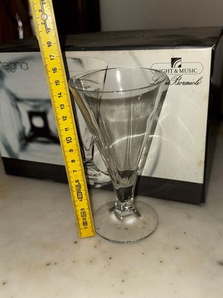 Bicchieri in vetro trasparenti