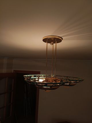 Candelabro antiguo de metal y cristal