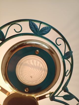 Candelabro antiguo de metal y cristal