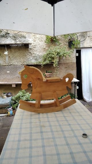 Caballito de madera para niños