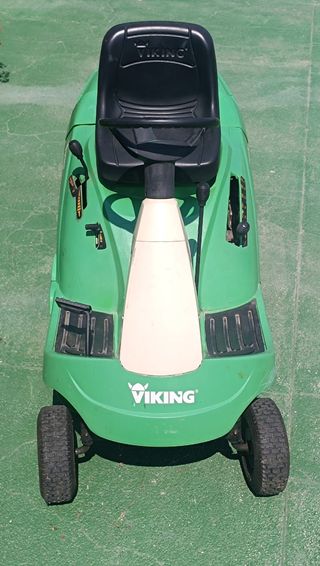 Tractor cortacésped Viking MR 385 usado