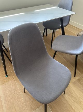 Mesa y 4 Sillas Comedor