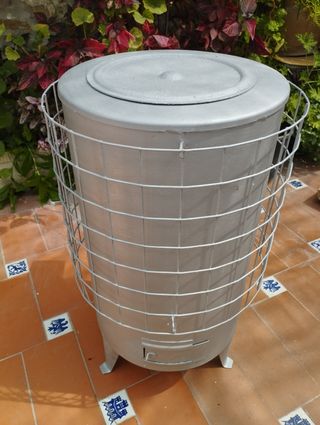 Estufa de leña redonda metálica