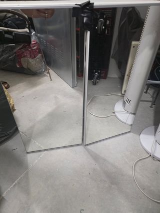 Mueble de baño espejo y blanco