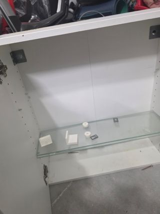 Mueble de baño espejo y blanco