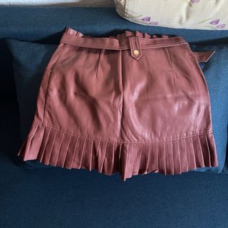 Falda con vuelo y cinturón ZARA