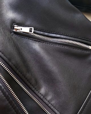 Chaqueta de cuero negra