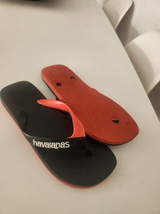 Chanclas Havaianas Negras y Rojas