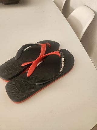 Chanclas Havaianas Negras y Rojas