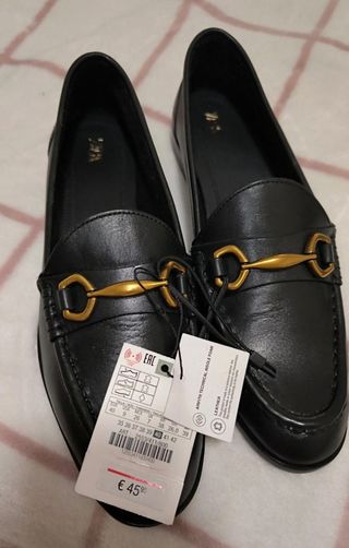 Mocasines Zara Negros con Hebilla Dorada