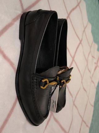 Mocasines Zara Negros con Hebilla Dorada