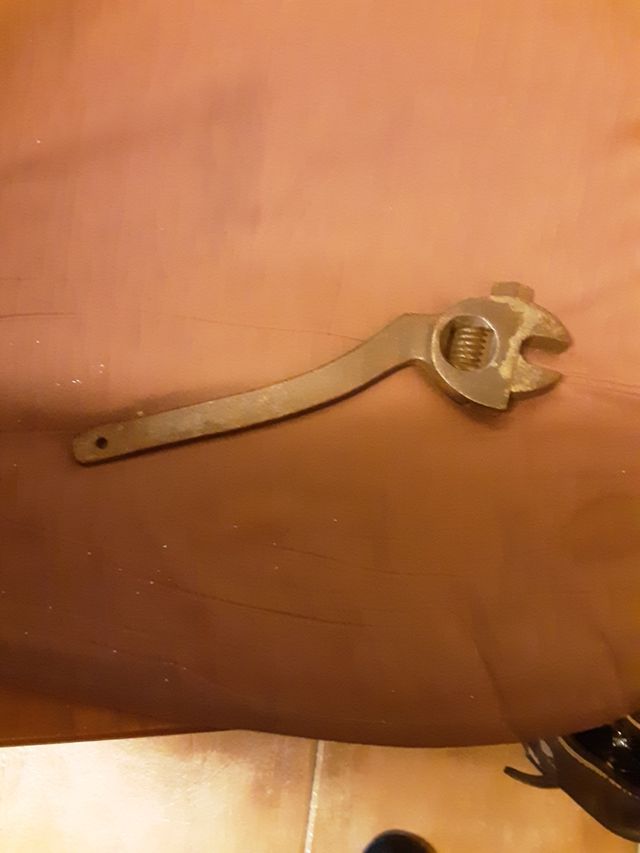 Llave inglesa antigua ajustable