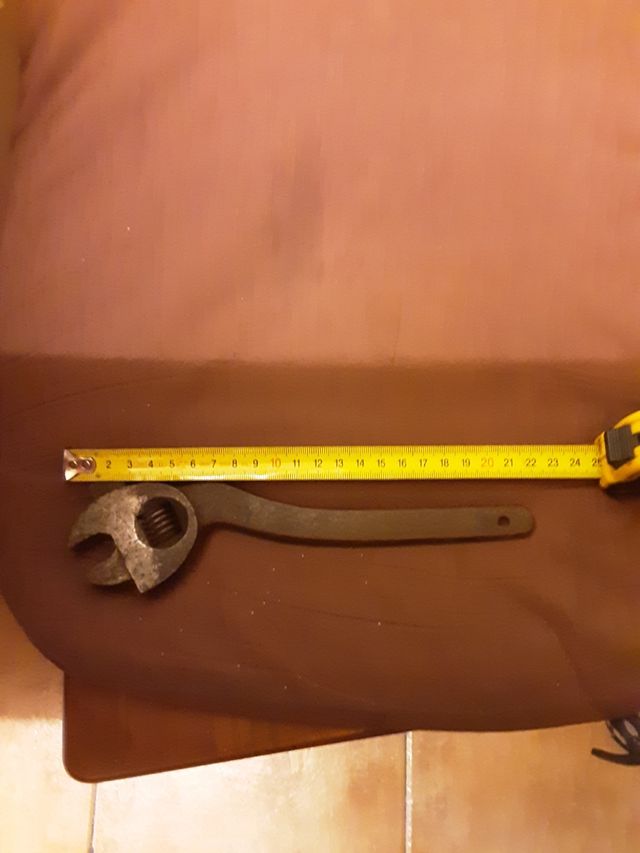 Llave inglesa antigua ajustable