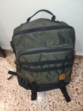 Mochila verde y negra