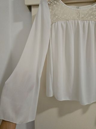 Blusa blanca elegante mujer, encaje.