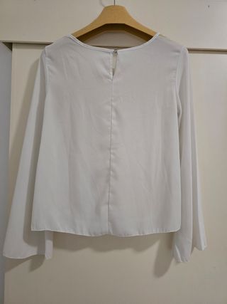 Blusa blanca elegante mujer, encaje.