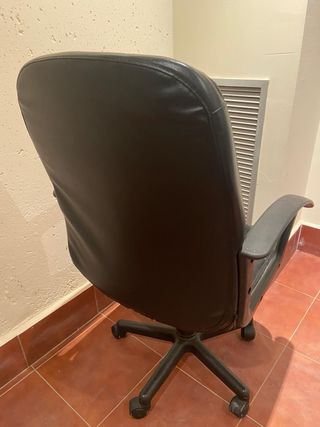 Silla de oficina negra