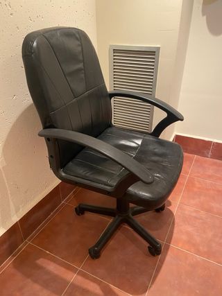 Silla de oficina negra