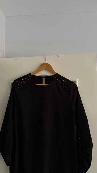 Blusa Negra Mango con Tachuelas