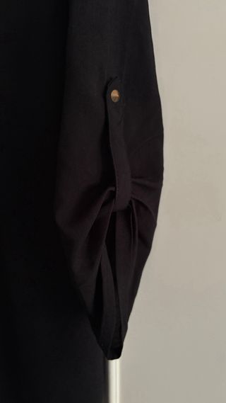 Blusa Negra Mango con Tachuelas