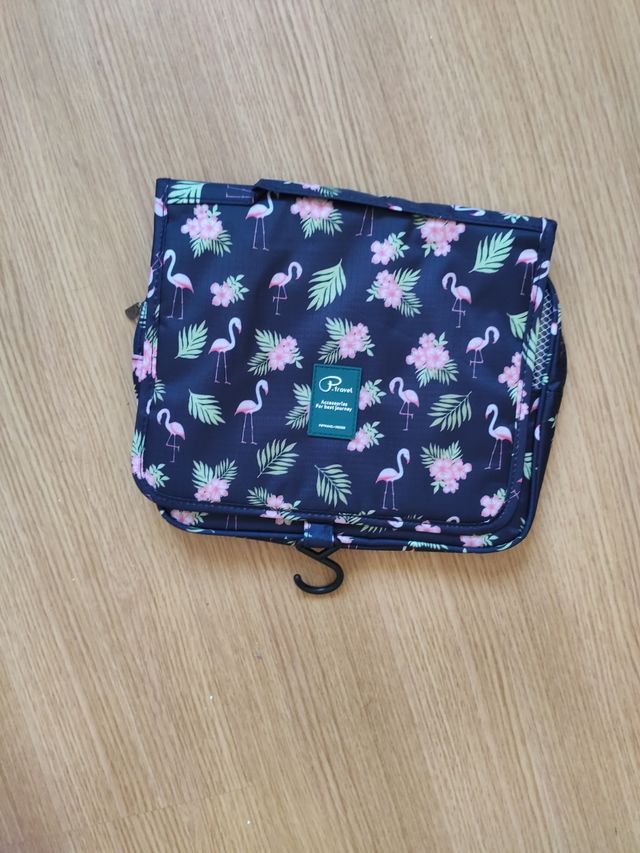 Neceser de viaje con flamencos