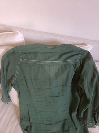 Camisa verde con botones