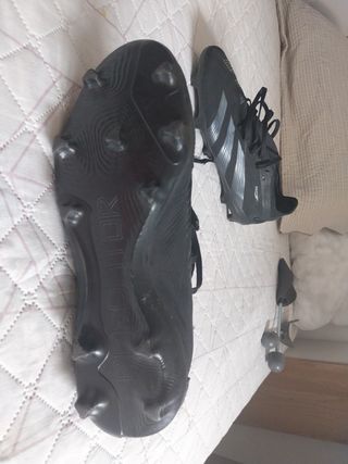 Botas de fútbol Adidas Predator gama media