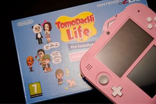 Nintendo 2DS Pink Tomodachi Life preinstallato