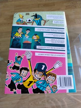 Los Futbolísimos 5: El misterio del robo imposi...