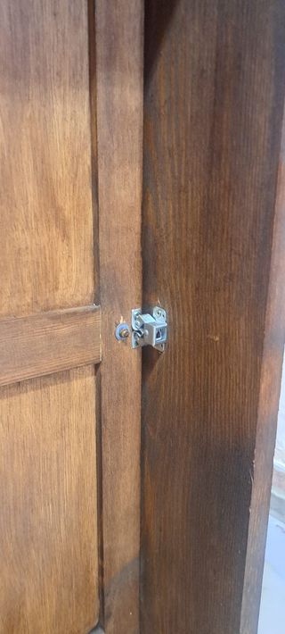Cubreradiador rústico de madera