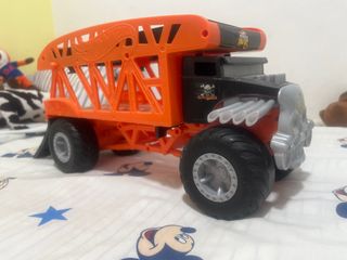 Camión Monster Truck Naranja y Negro