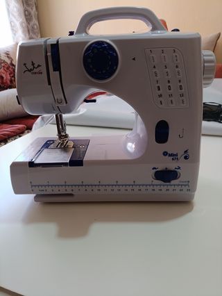 Máquina de coser Jata Mini 675
