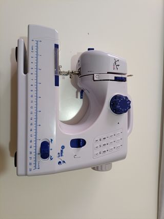 Máquina de coser Jata Mini 675