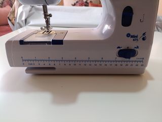 Máquina de coser Jata Mini 675