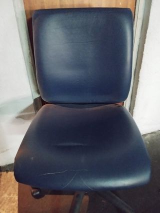 Sillón de oficina de piel sintética azul