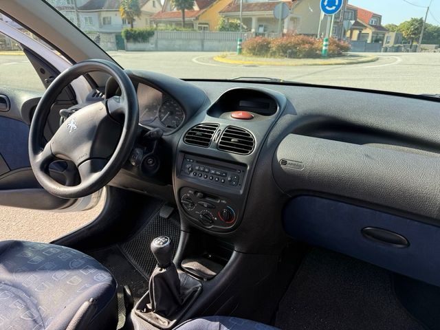 Peugeot 206 HDI *GANCHO DE REMOLQUE*