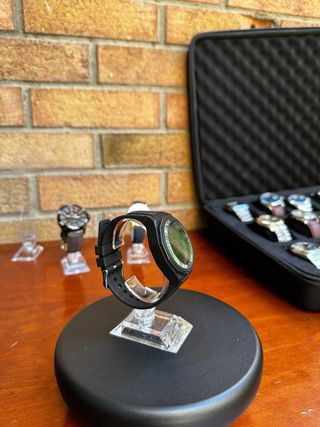 Reloj deportivo negro y gris