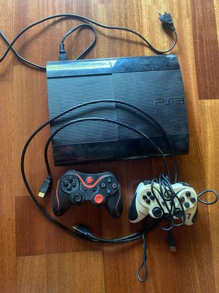 Consola PS3 + 2 Mandos + Cable HDMI