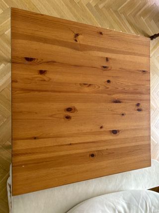 Mesa de comedor de madera
