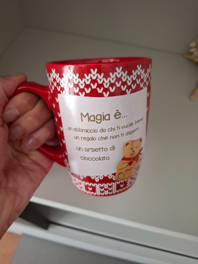 Tazza rossa con orsetto