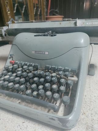 Máquina de escribir Hispano Olivetti Lexicon 80