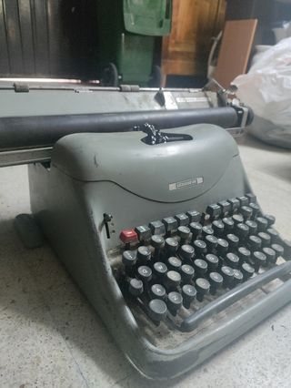 Máquina de escribir Hispano Olivetti Lexicon 80
